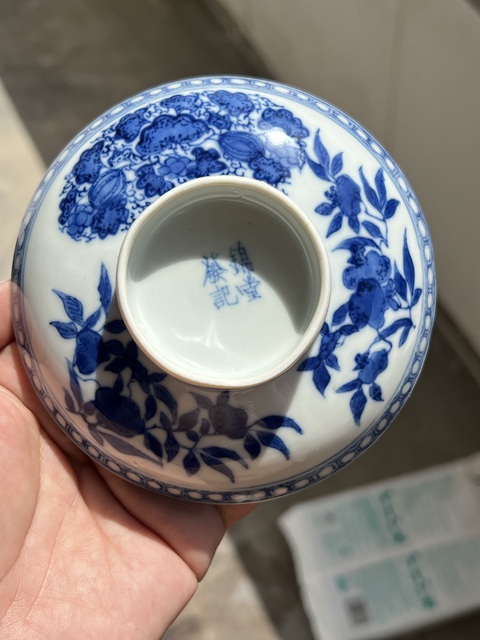古玩陶瓷青花花卉紋蓋碗真品鑒賞圖