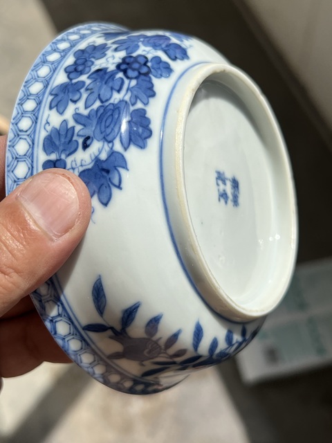 古玩陶瓷青花花卉紋蓋碗真品鑒賞圖
