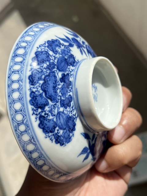 古玩陶瓷青花花卉紋蓋碗真品鑒賞圖