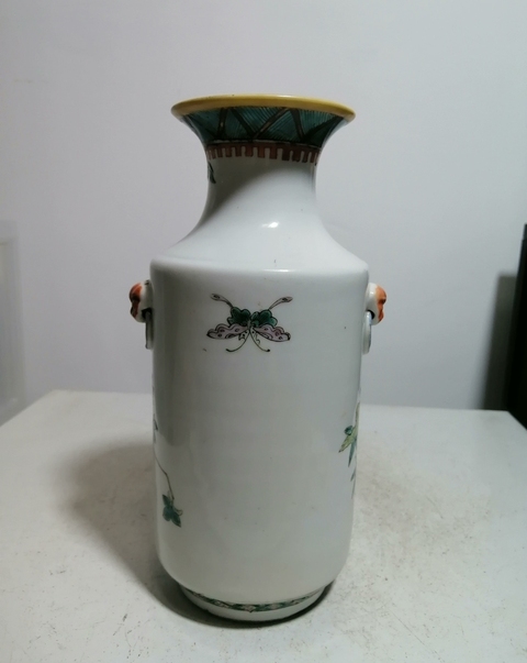 古玩陶瓷花卉紋雙鋪首瓶真品鑒賞圖