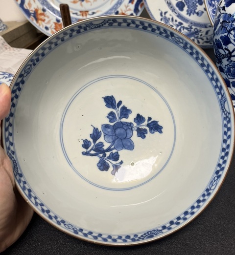 古玩陶瓷青花花卉紋碗真品鑒賞圖
