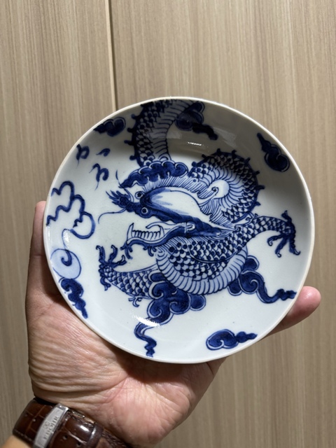 古玩陶瓷青花過(guò)墻龍的小盤真品鑒賞圖
