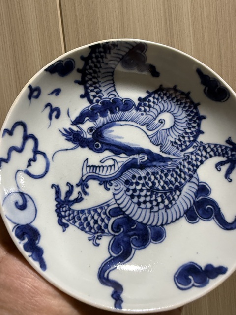 古玩陶瓷青花過(guò)墻龍的小盤真品鑒賞圖