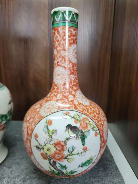 古玩陶瓷清末民初·五彩開窗花鳥紋瓶 真品鑒賞圖