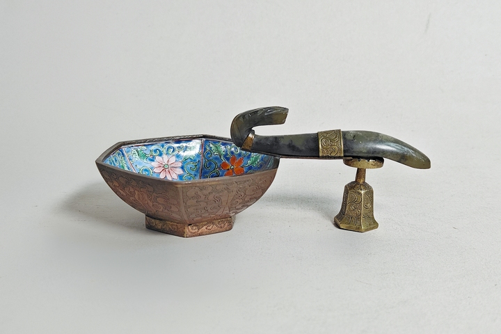 古玩陶瓷清·岫玉龍首帶鉤拍賣，當前價格3744元