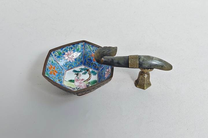 古玩陶瓷清·岫玉龍首帶鉤拍賣，當前價格3744元