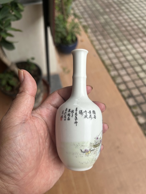 古玩陶瓷粉彩愛(ài)菊?qǐng)D弦紋瓶真品鑒賞圖