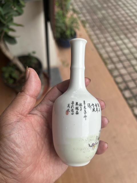 古玩陶瓷粉彩愛(ài)菊?qǐng)D弦紋瓶真品鑒賞圖