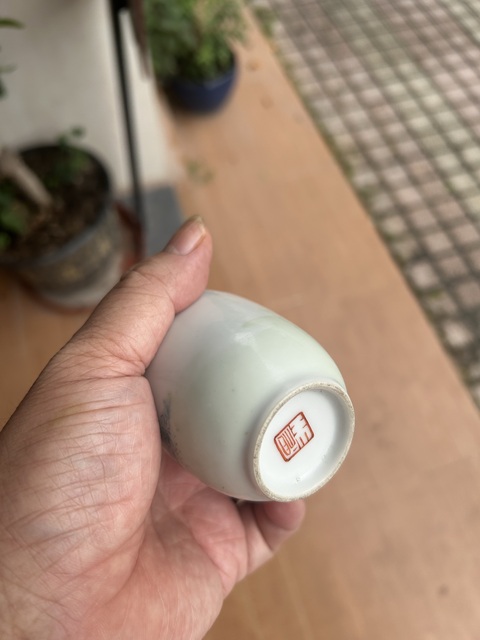 古玩陶瓷粉彩愛(ài)菊?qǐng)D弦紋瓶真品鑒賞圖