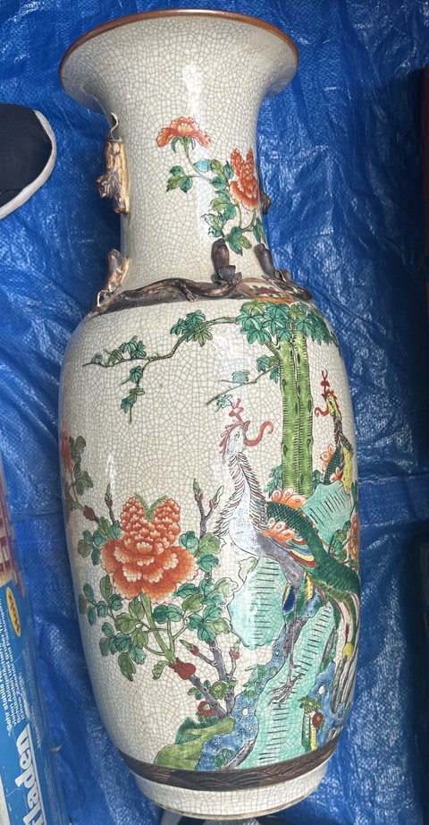 古玩陶瓷晚清民國哥釉五彩鳳求凰紋獅耳瓶真品鑒賞圖