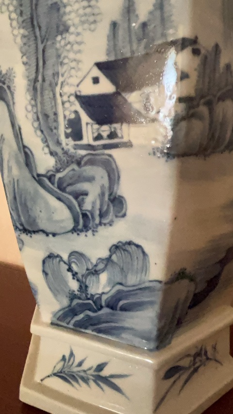 古玩陶瓷山水詩紋雙對獅耳六方瓶真品鑒賞圖