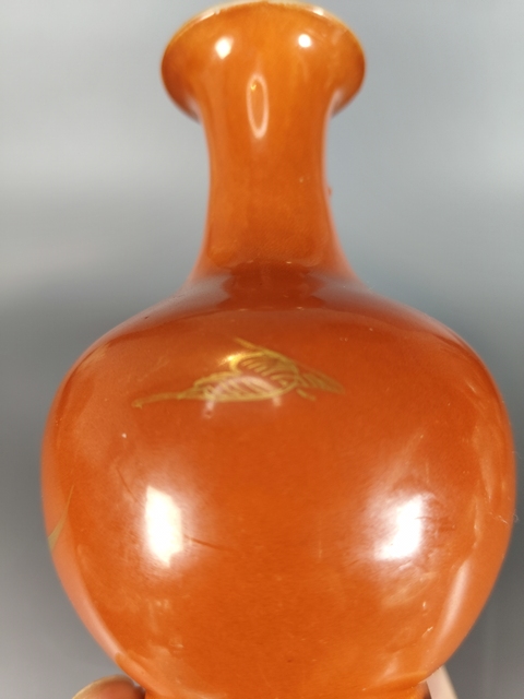 古玩陶瓷清末民初·**紅釉描金蘭花紋瓶拍賣，當(dāng)前價(jià)格2699元