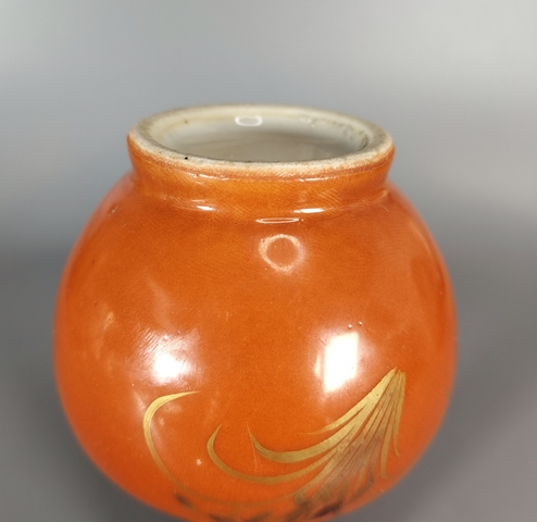 古玩陶瓷清末民初·**紅釉描金蘭花紋瓶拍賣，當(dāng)前價(jià)格2699元