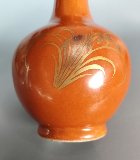古玩陶瓷清末民初·**紅釉描金蘭花紋瓶拍賣，當(dāng)前價(jià)格2699元