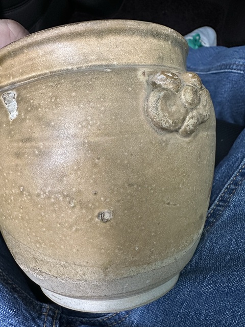 古玩陶瓷青釉貼塑梅花罐真品鑒賞圖