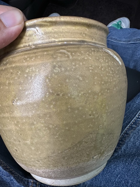 古玩陶瓷青釉貼塑梅花罐真品鑒賞圖