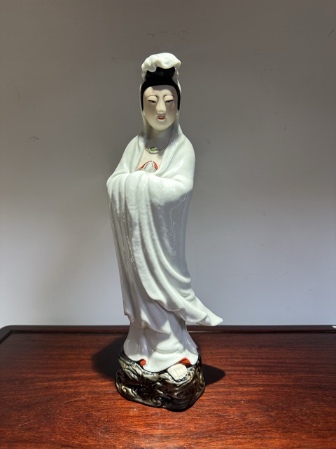 古玩陶瓷白釉觀音瓷像真品鑒賞圖