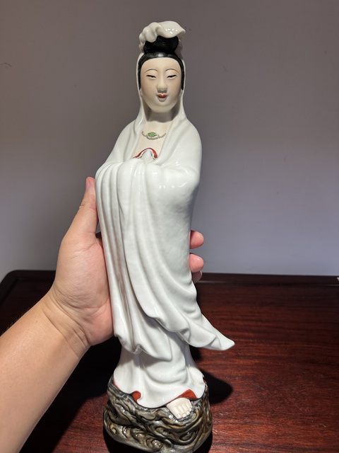 古玩陶瓷白釉觀音瓷像真品鑒賞圖