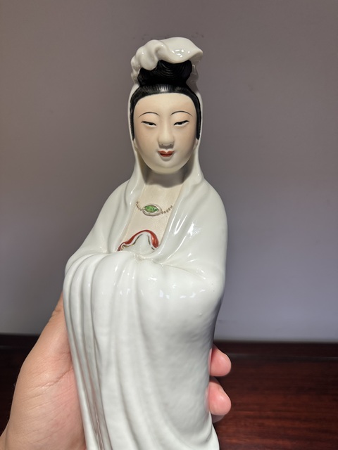 古玩陶瓷白釉觀音瓷像真品鑒賞圖