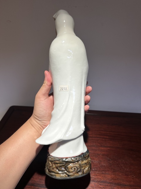 古玩陶瓷白釉觀音瓷像真品鑒賞圖