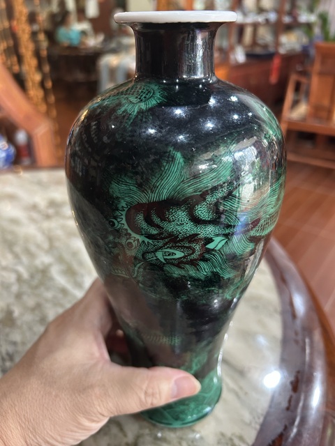 古玩陶瓷墨地綠彩龍紋梅瓶真品鑒賞圖