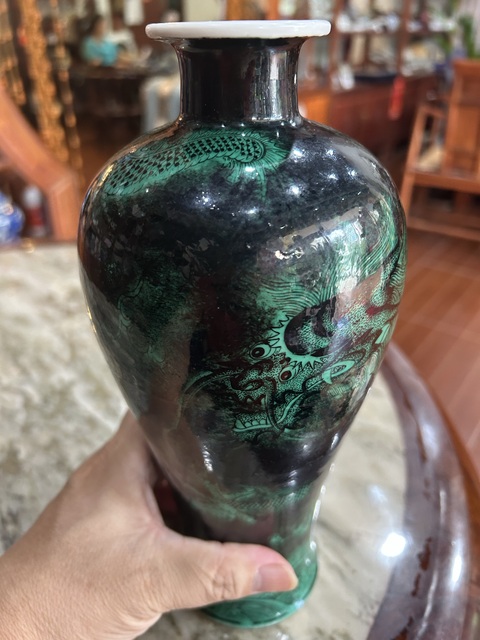 古玩陶瓷墨地綠彩龍紋梅瓶真品鑒賞圖