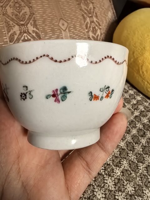 古玩陶瓷廣琺瑯花卉紋茶碗真品鑒賞圖