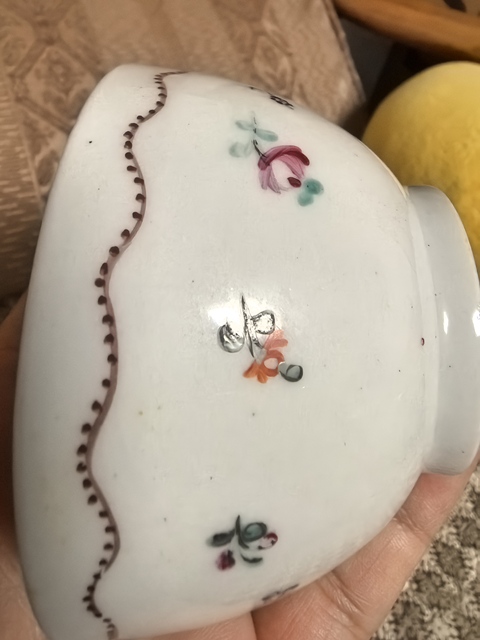 古玩陶瓷廣琺瑯花卉紋茶碗真品鑒賞圖