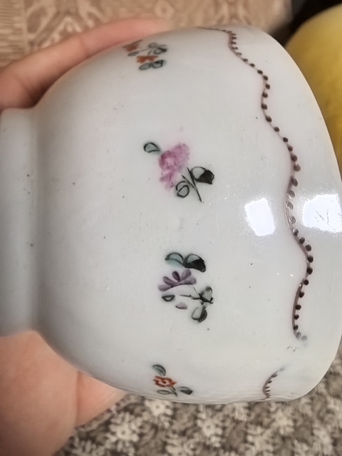 古玩陶瓷廣琺瑯花卉紋茶碗真品鑒賞圖