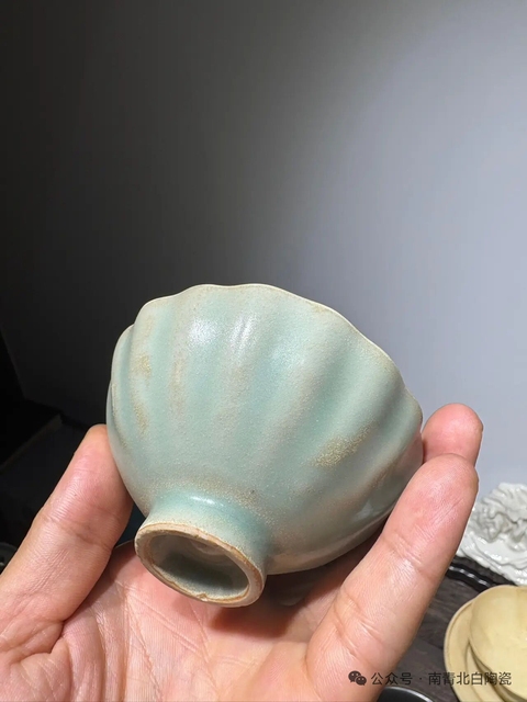 古玩陶瓷龍泉窯青釉盞真品鑒賞圖