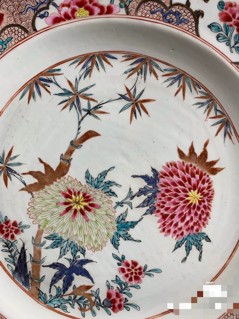 古玩陶瓷花卉紋粉彩盤真品鑒賞圖
