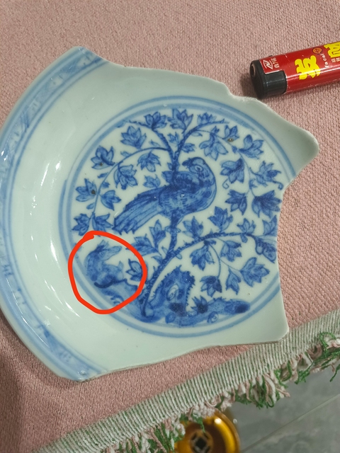 古玩陶瓷花鳥鹿紋青花盤真品鑒賞圖