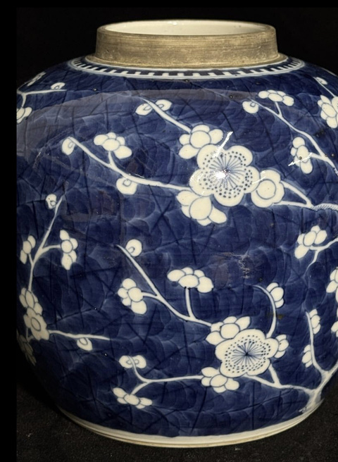 古玩陶瓷青花留白冰梅紋蓋罐真品鑒賞圖