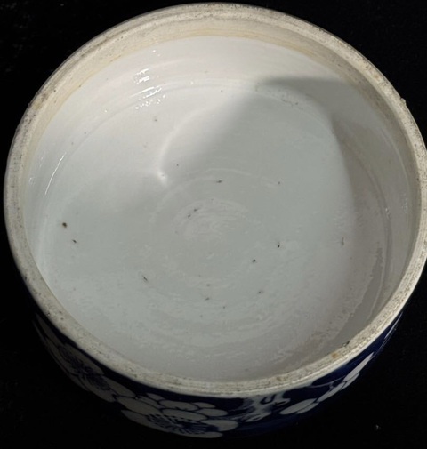 古玩陶瓷青花留白冰梅紋蓋罐真品鑒賞圖