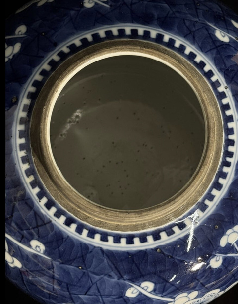 古玩陶瓷青花留白冰梅紋蓋罐真品鑒賞圖