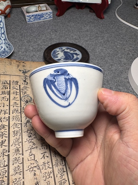 古玩陶瓷民國青花團鶴紋杯真品鑒賞圖