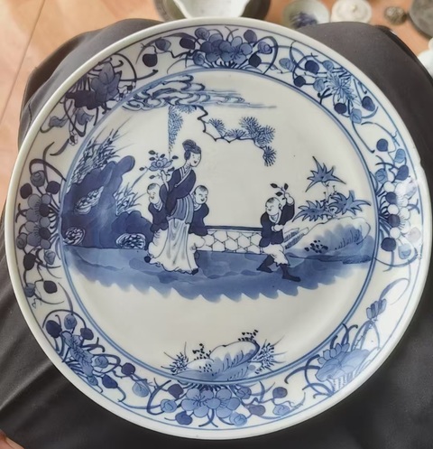 古玩陶瓷三娘教子圖青花臥足盤真品鑒賞圖