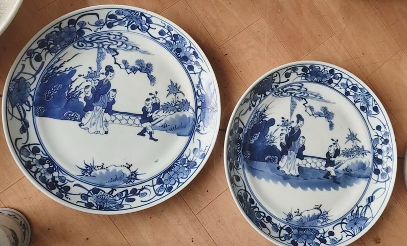 古玩陶瓷三娘教子圖青花臥足盤真品鑒賞圖