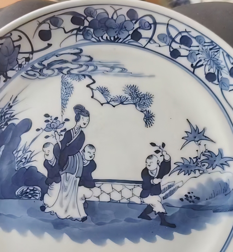 古玩陶瓷三娘教子圖青花臥足盤真品鑒賞圖