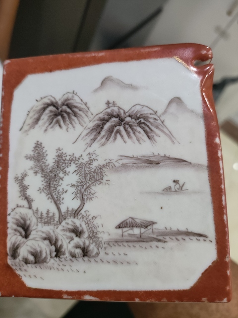 古玩陶瓷紅地開窗墨彩方壺（注）真品鑒賞圖