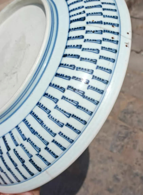 古玩陶瓷梵字紋青花盤真品鑒賞圖