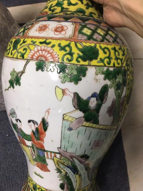 古玩陶瓷人物紋五彩觀音瓶真品鑒賞圖
