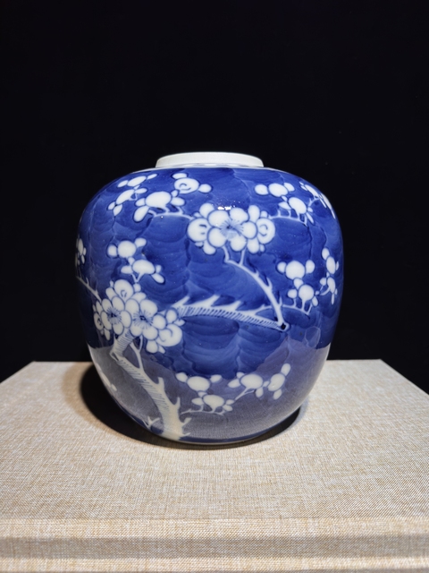 古玩陶瓷青花冰梅圖茶葉罐真品鑒賞圖