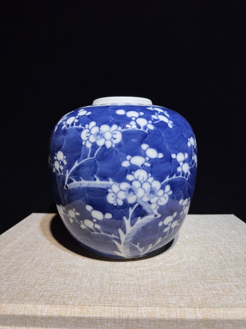 古玩陶瓷青花冰梅圖茶葉罐真品鑒賞圖