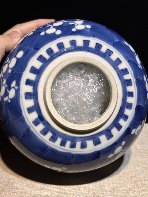 古玩陶瓷青花冰梅圖茶葉罐真品鑒賞圖