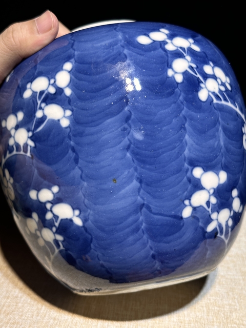 古玩陶瓷青花冰梅圖茶葉罐真品鑒賞圖