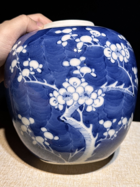 古玩陶瓷青花冰梅圖茶葉罐真品鑒賞圖