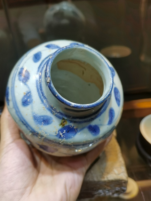 古玩陶瓷 花卉紋青花罐真品鑒賞圖