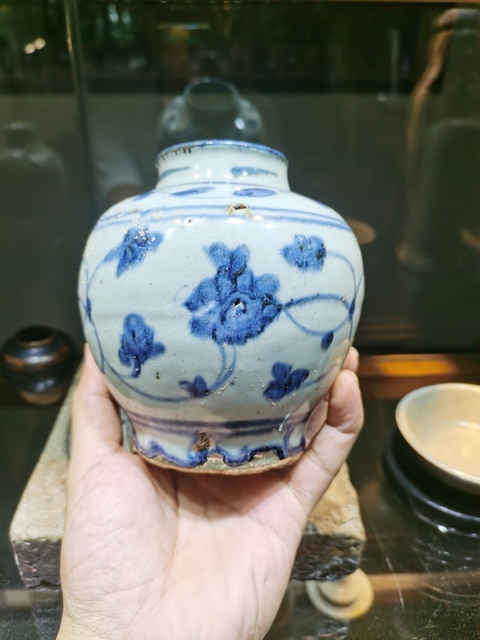 古玩陶瓷 花卉紋青花罐真品鑒賞圖