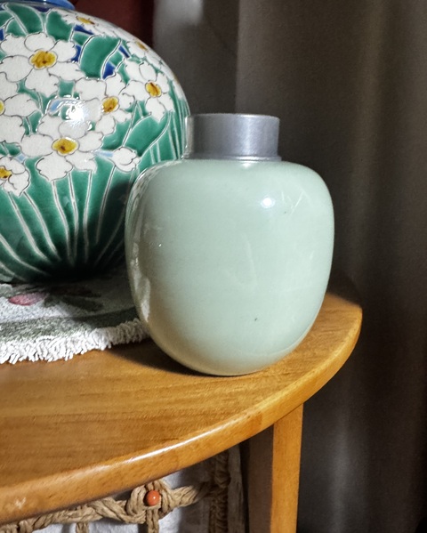 古玩陶瓷豆青釉罐真品鑒賞圖